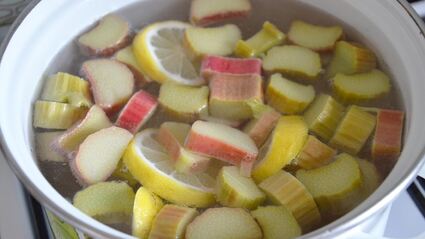 компот из ревеня с имбирем и лимоном