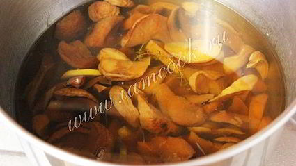 компот из сушеных яблок с тимьяном