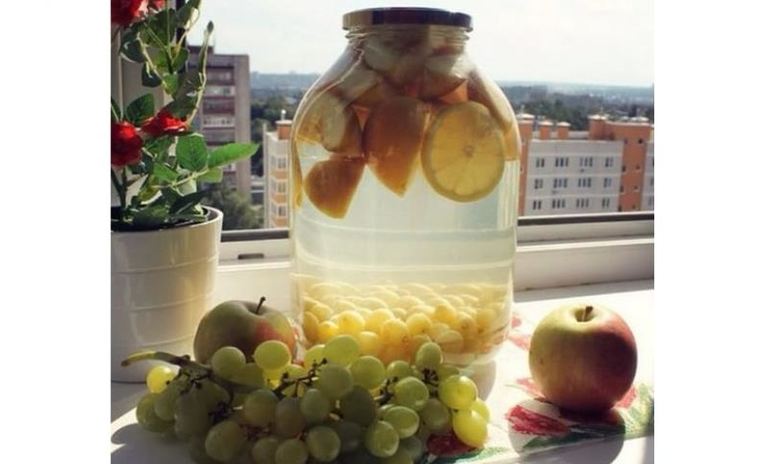 Рецепт компота из винограда с яблоками в зиму