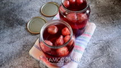 компот из вишни и клубники