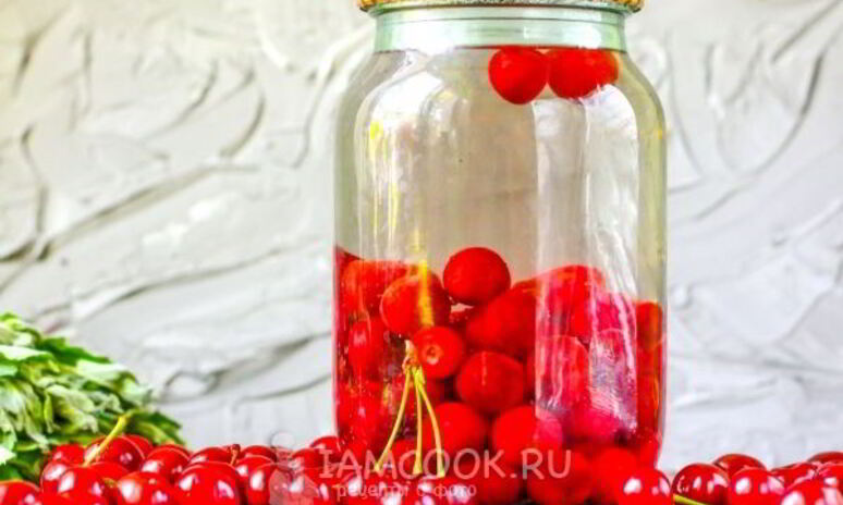 Рецепт компота из вишни с косточками на зиму