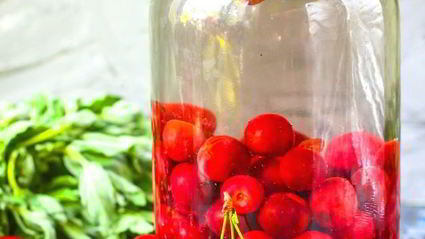 компот из вишни с косточками на зиму