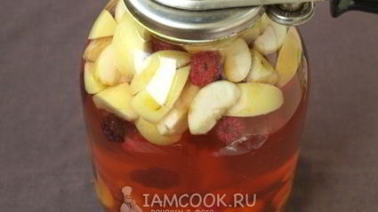 компот из яблок, абрикосов и ягод на зиму