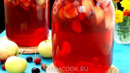 компот из яблок, абрикосов и ягод на зиму