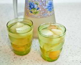 Компот из яблок и кураги