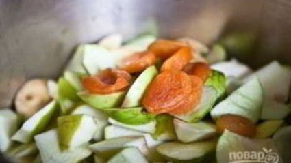 компот из яблок и кураги