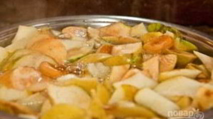 компот из яблок и кураги