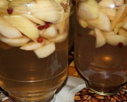 Компот из яблок с клюквой