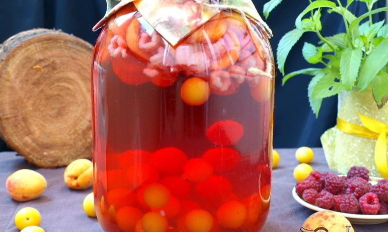 Рецепт компота с абрикосами, малиной и алычой на зиму