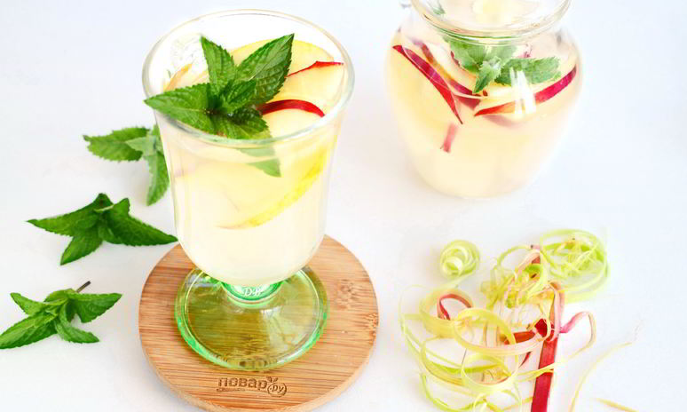 Рецепт компота с ревенем и яблоками