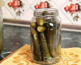 Квашеные огурцы в банка холодного засола