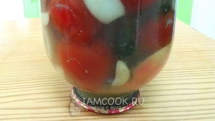 квашеные помидоры в банках