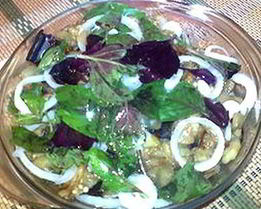 Баклажаны, маринованные с базиликом, луком и чесноком