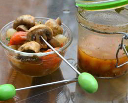 Грибочки маринованные в винном соусе