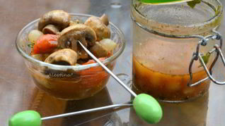 Грибочки маринованные в винном соусе