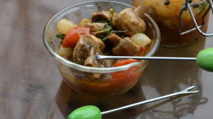 грибочки маринованные в винном соусе