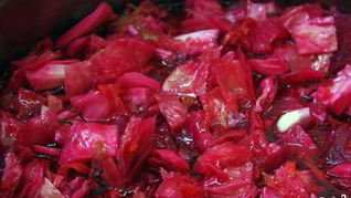 Капуста, маринованная по-корейски со свеклой