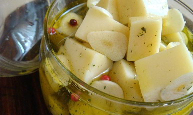 Рецепт маринованной моцареллы на закуску к вину