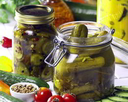 Маринованные огурцы и помидоры