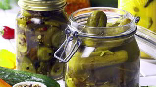 Маринованные огурцы и помидоры