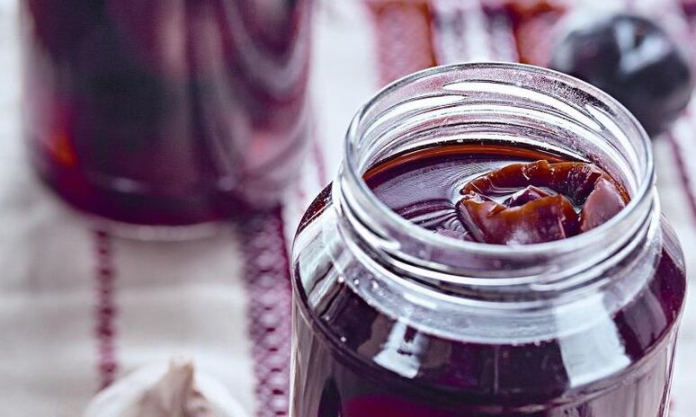 Рецепт маринованных слив с чесноком