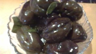 Маринованные сливы с лаврушкой на зиму