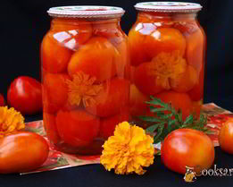 Помидоры маринованные с бархатцами