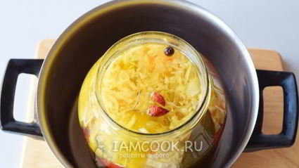 перец, фаршированный капустой и морковью на зиму