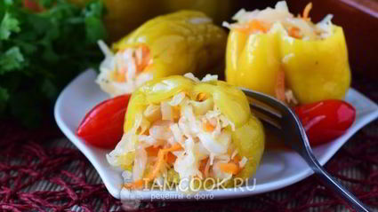 перец, фаршированный капустой и морковью на зиму