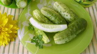 Хрустящие малосольные огурчики