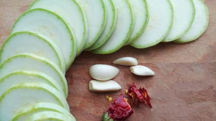 малосольные огурчики и кабачки