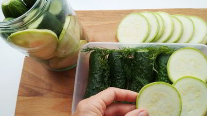 малосольные огурчики и кабачки