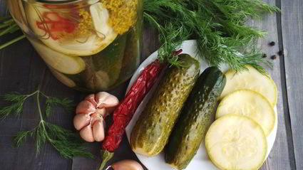 малосольные огурчики и кабачки