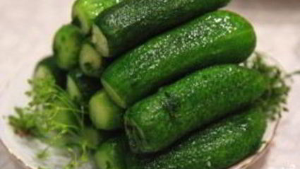 малосольные огурчики с чесноком