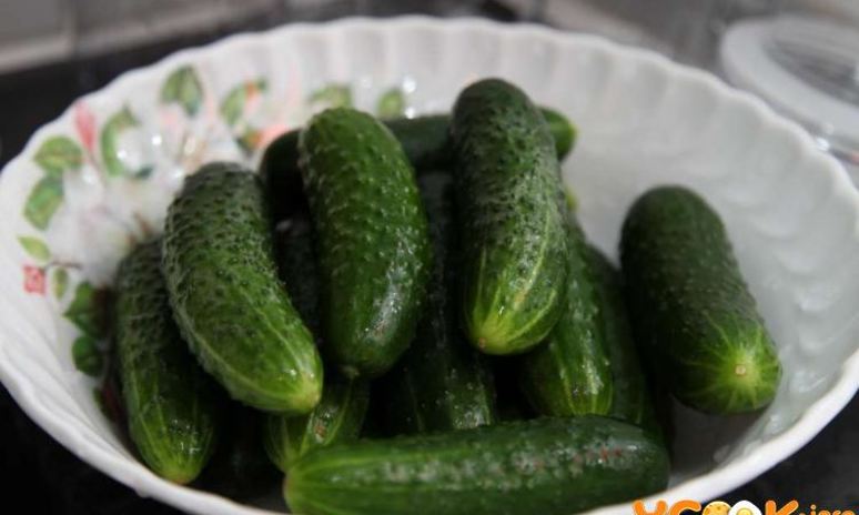 Рецепт малосольных огурцов на минеральной воде