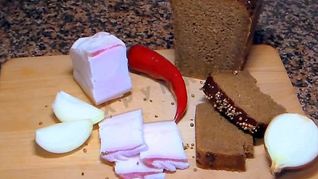 Сало в рассоле с чесноком