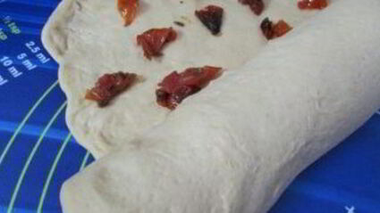 томатный батон с вялеными помидорами