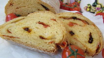 томатный батон с вялеными помидорами