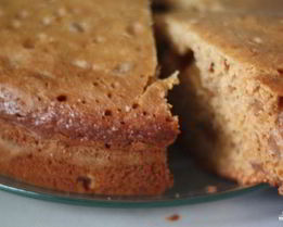 Бисквит с вареньем в мультиварке