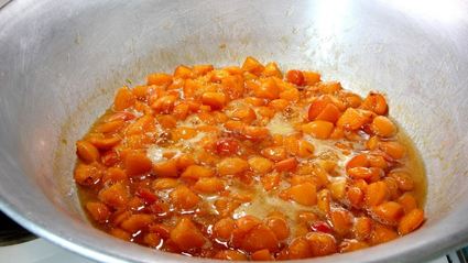 варенье из абрикосов с ядрышками из косточек на зиму