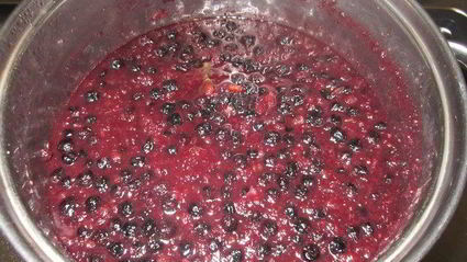 варенье из черноплодной рябины с орехами, яблоками и лимоном