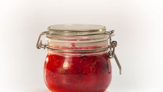 Варенье из крыжовника с можжевельником