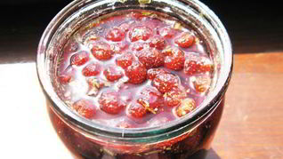 Земляничное варенье в сиропе