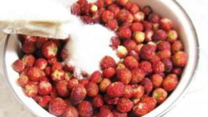 земляничное варенье в сиропе