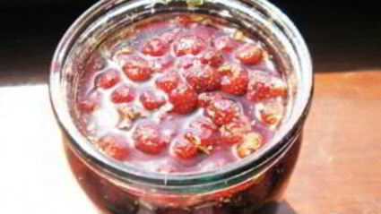 земляничное варенье в сиропе