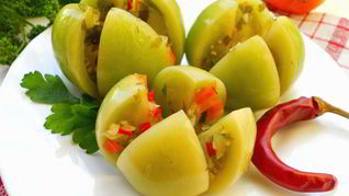 Зеленые помидоры квашеные