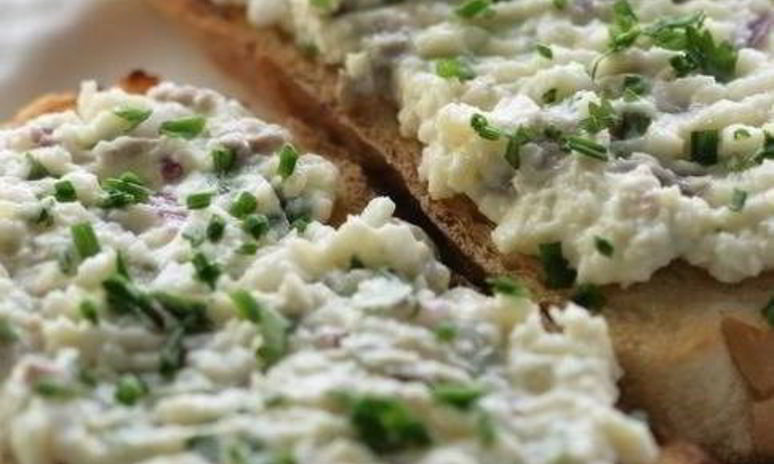 Рецепт бутерброда с сельдью и сливочным сыром