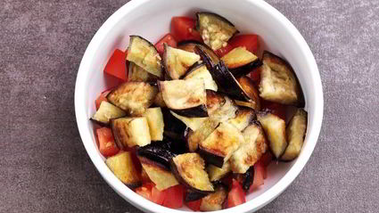 бутерброды с баклажанами, помидорами и чесноком