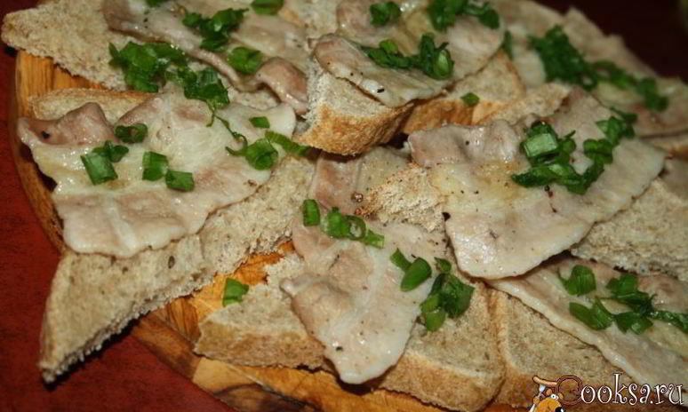 Рецепт бутербродов с беконом и зеленым луком на мангале