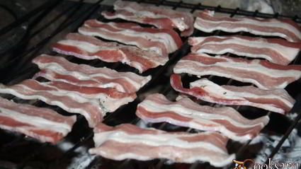 бутерброды с беконом и зеленым луком на мангале